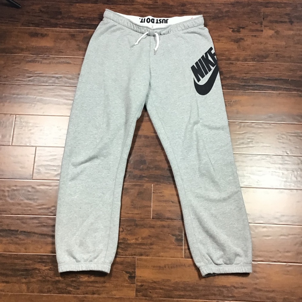 Women’s Nike sweatpants